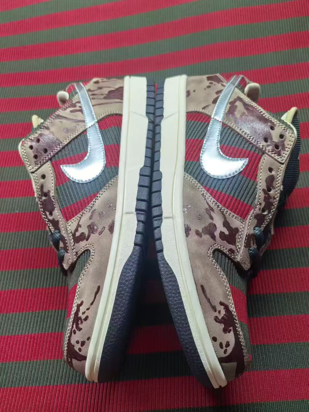 independent batch-Nike SB Dunk “Freddy Krueger”