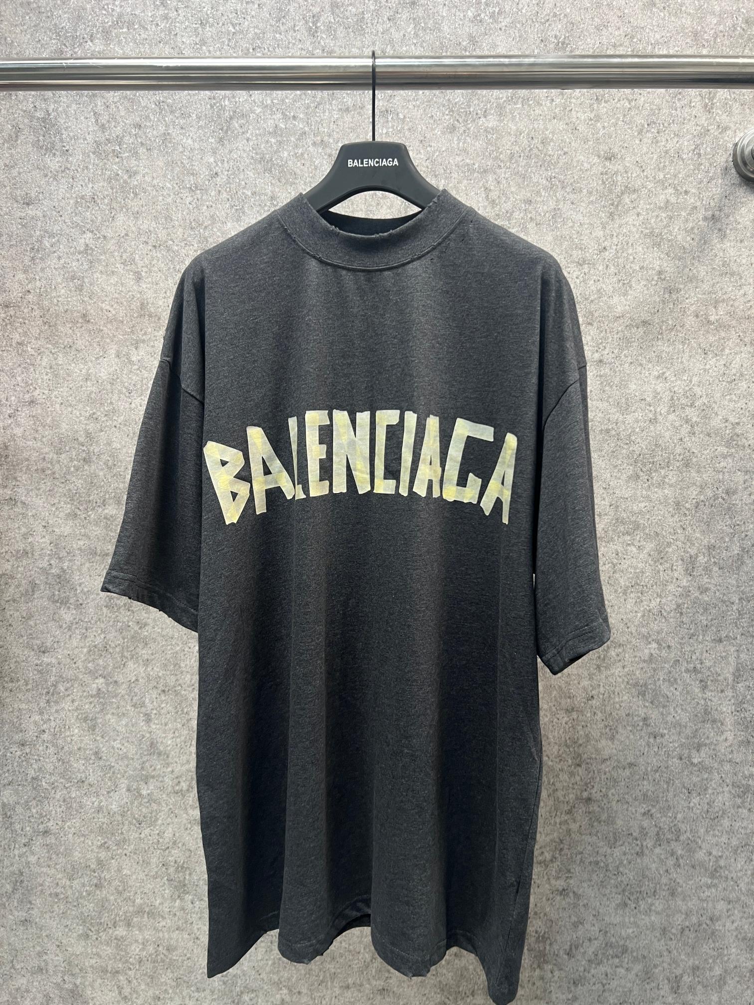 Balenciaga T-shirt NO.4