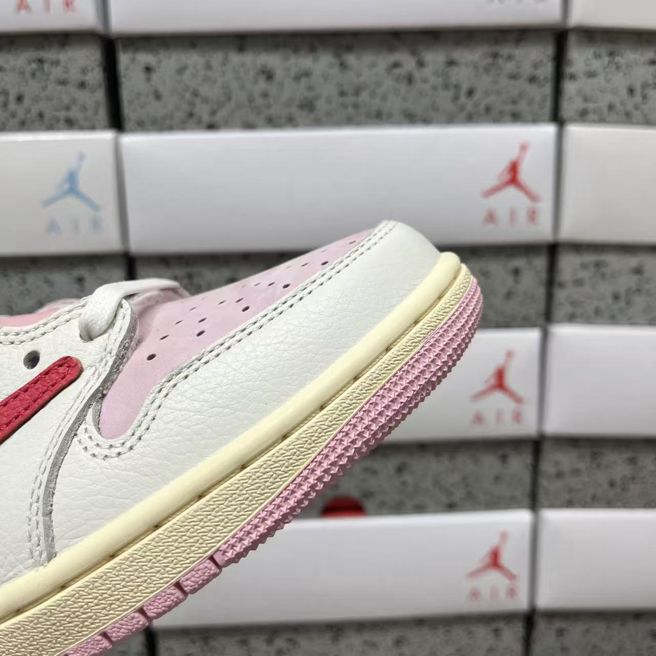 DG Batch-Air Jordan 1 × Travis Scott “Shy Pink”