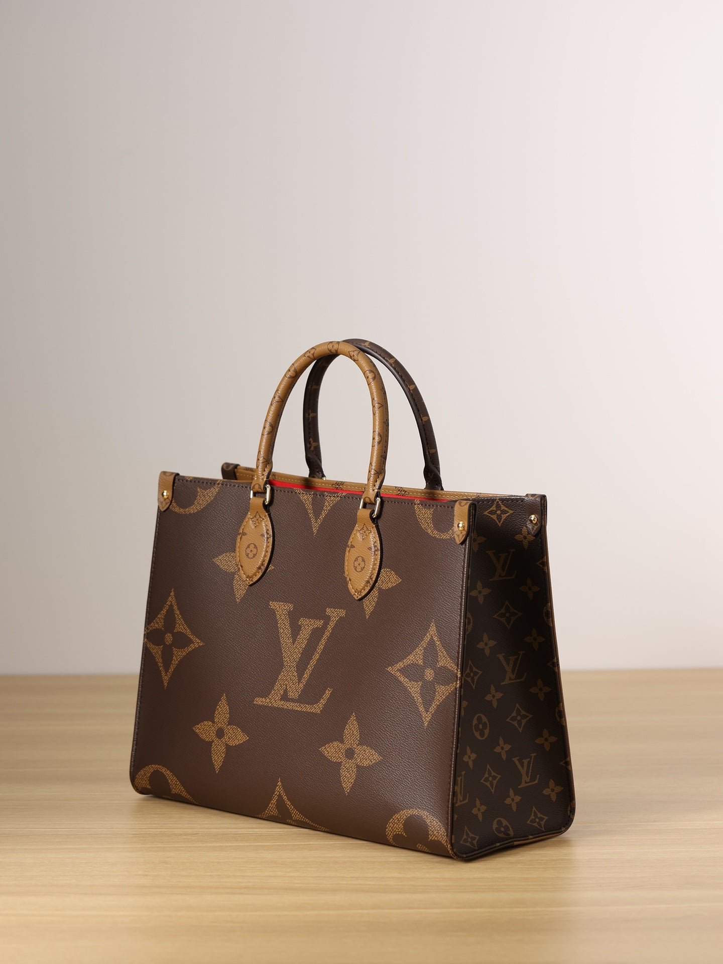 LV ONTHEGO MM Handbag