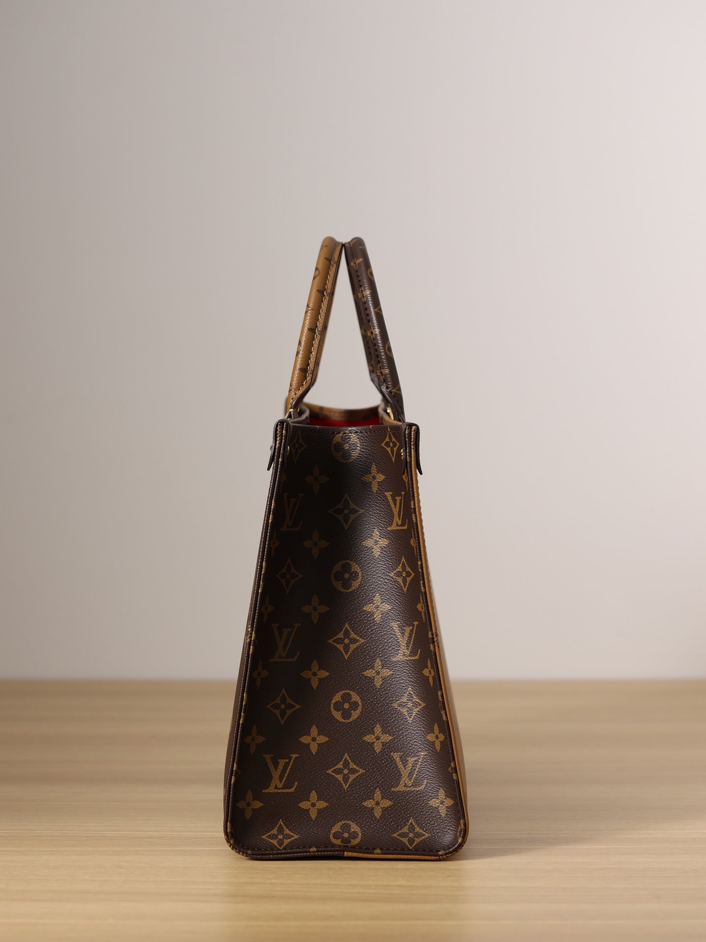 LV ONTHEGO MM Handbag