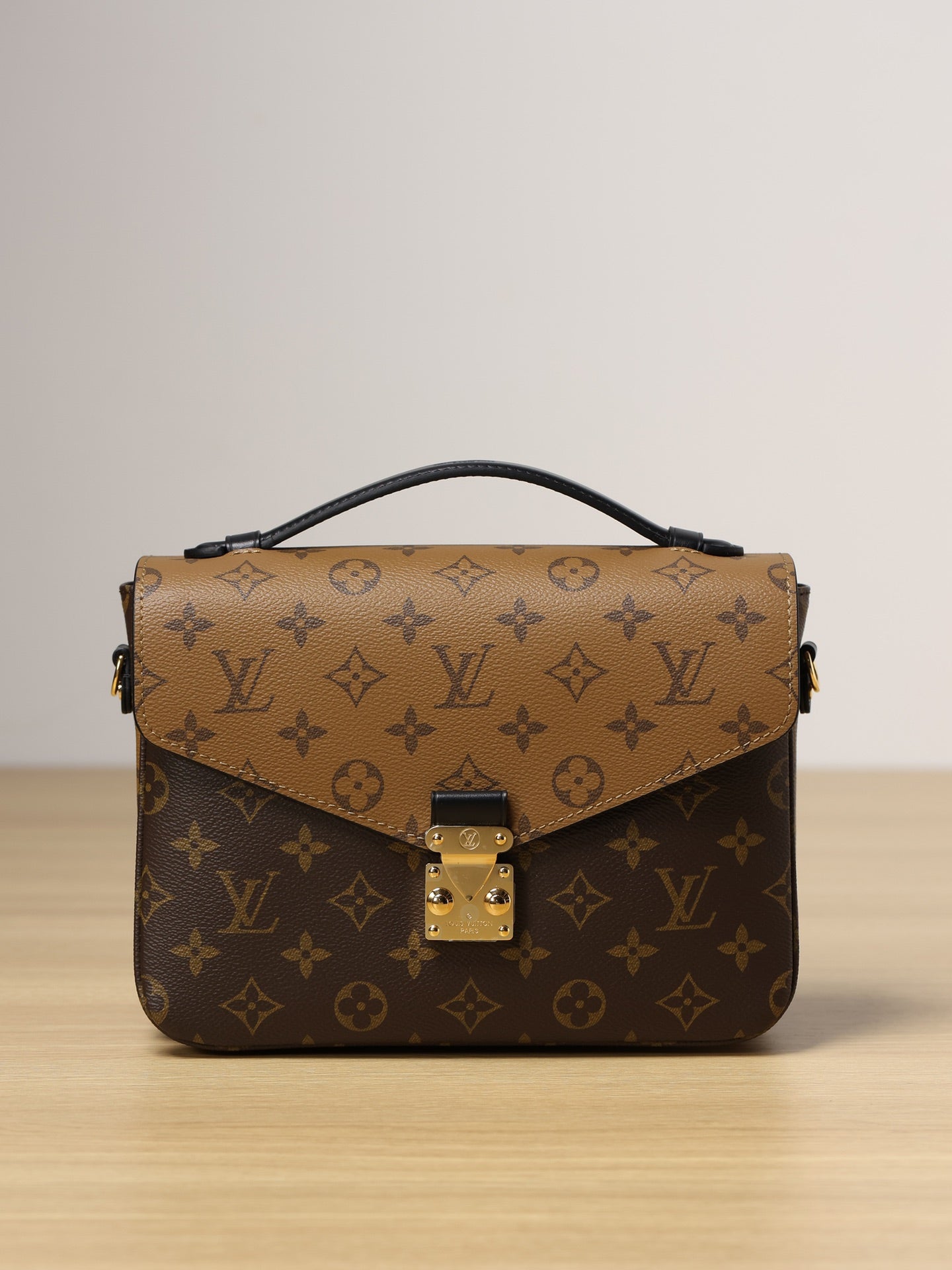LV Pochette Metis Messenger bag