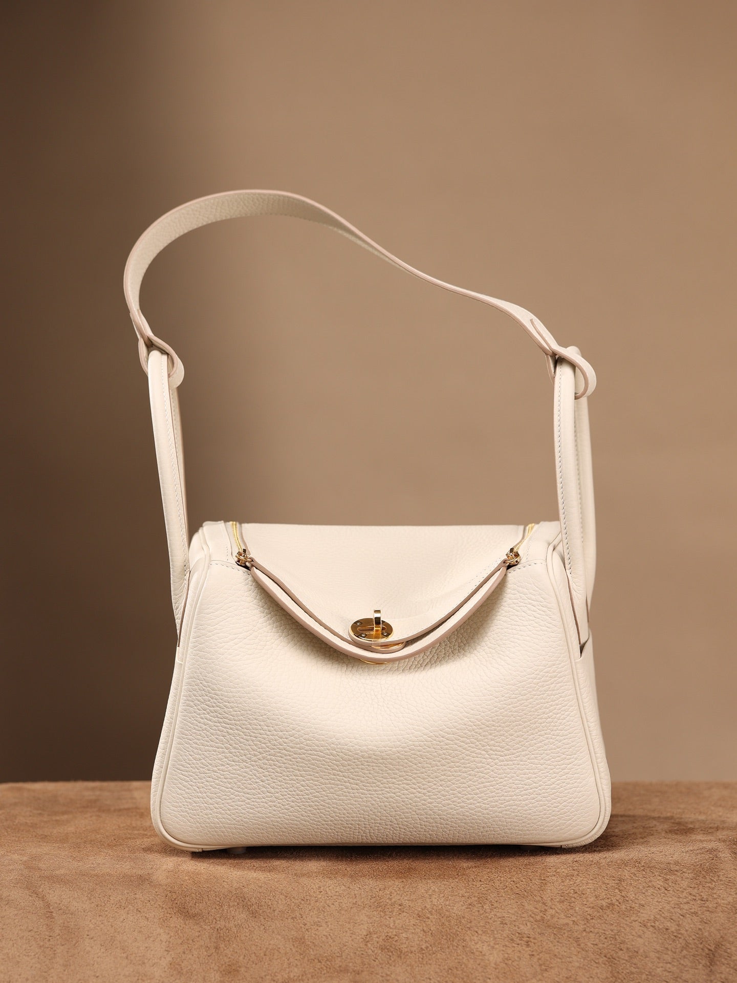 Hermès Lindy 26 Shoulder bag