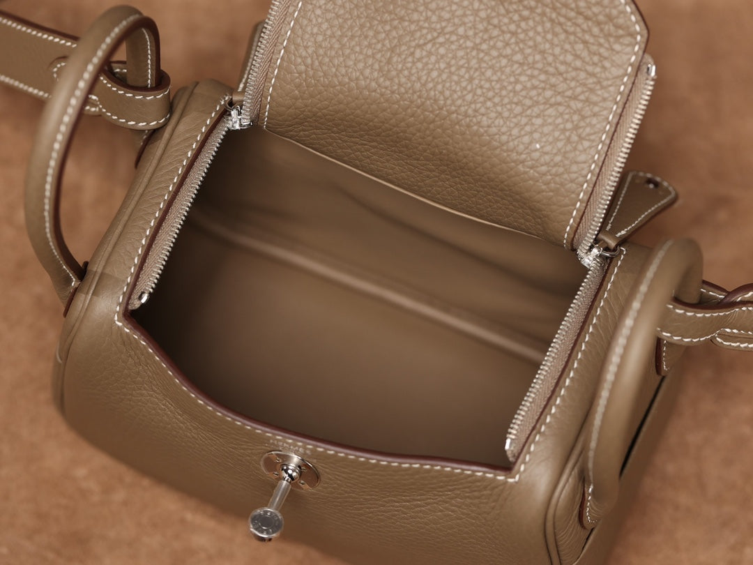 Hermès Lindy Mini 19 Shoulder bag