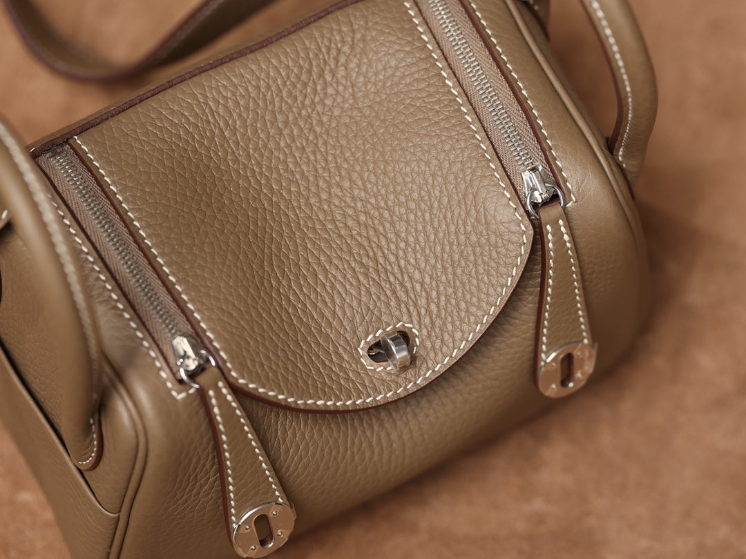 Hermès Lindy Mini 19 Shoulder bag