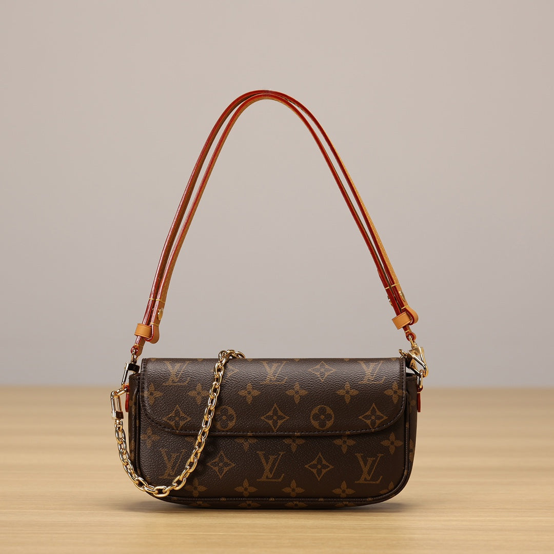 LV lvy Handbag