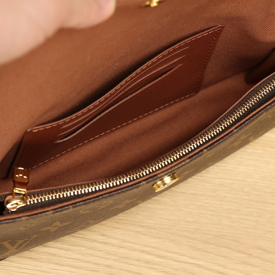 LV lvy Handbag
