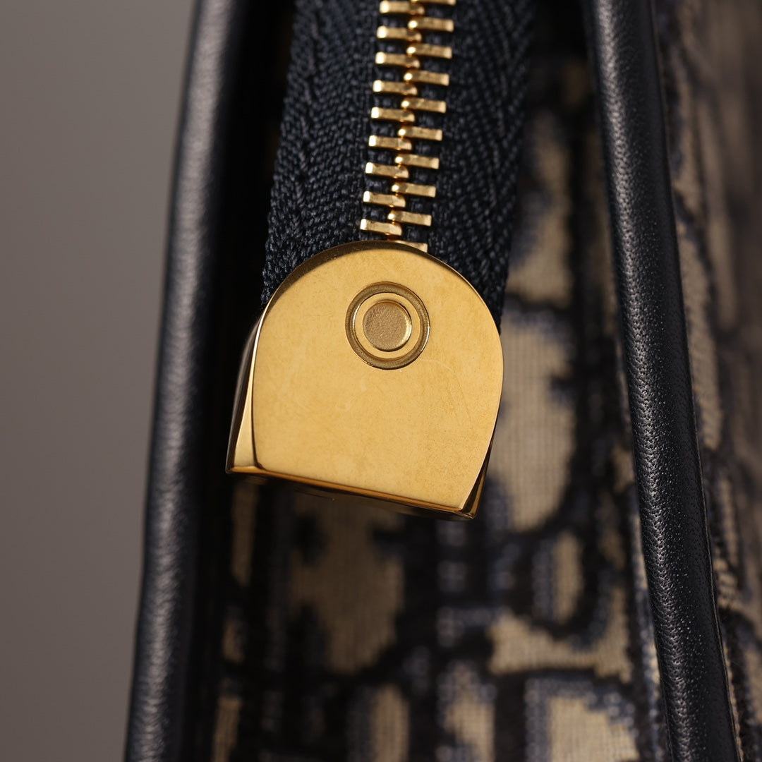 Dior Montaigne 30 Handbag