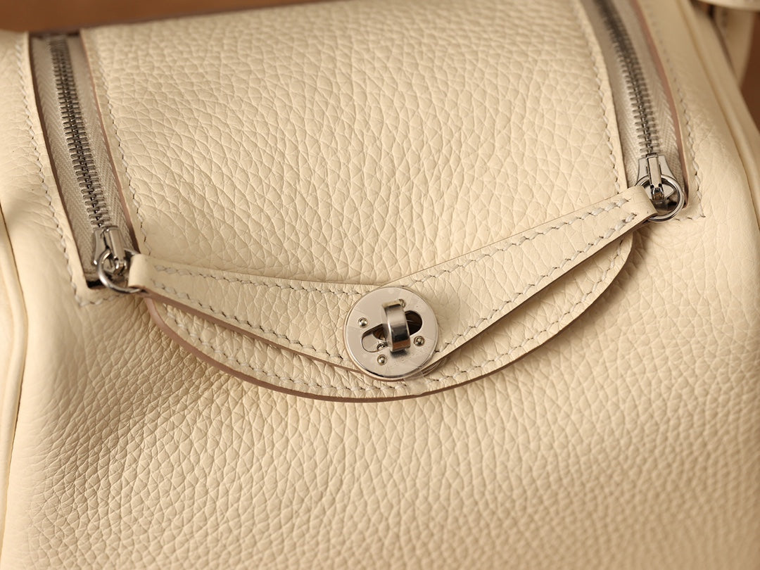 Hermès Lindy Mini 19 Shoulder bag