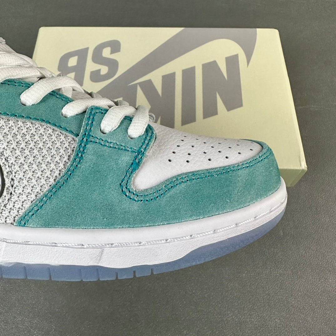 AY Batch-APRIL SKATEBOARDS x NK Dunk SB Low "White and Multi- Color"