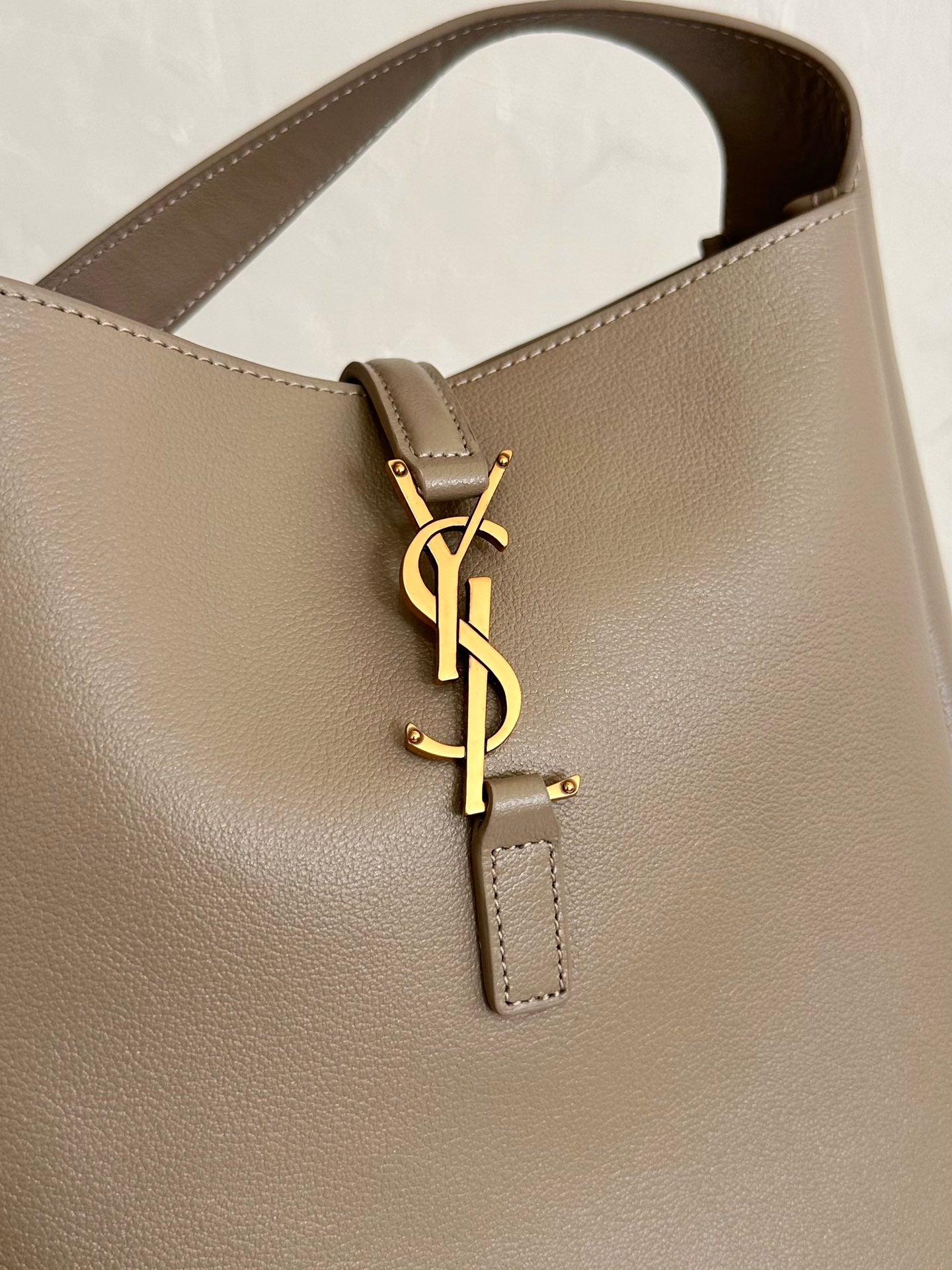 YSL LE5A7 Hobo Shoulder bag(Medium size)