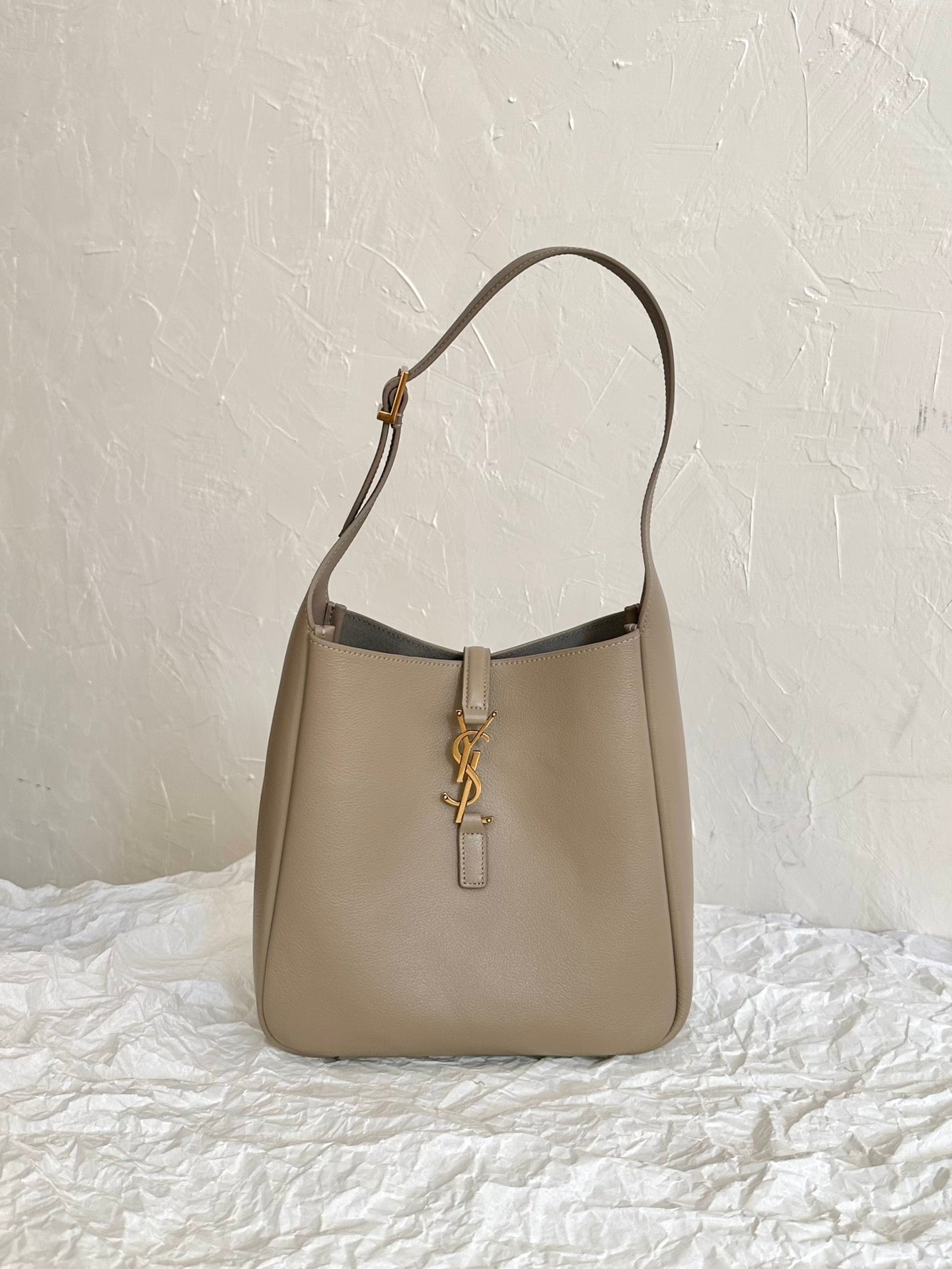 YSL LE5A7 Hobo Shoulder bag(Medium size)