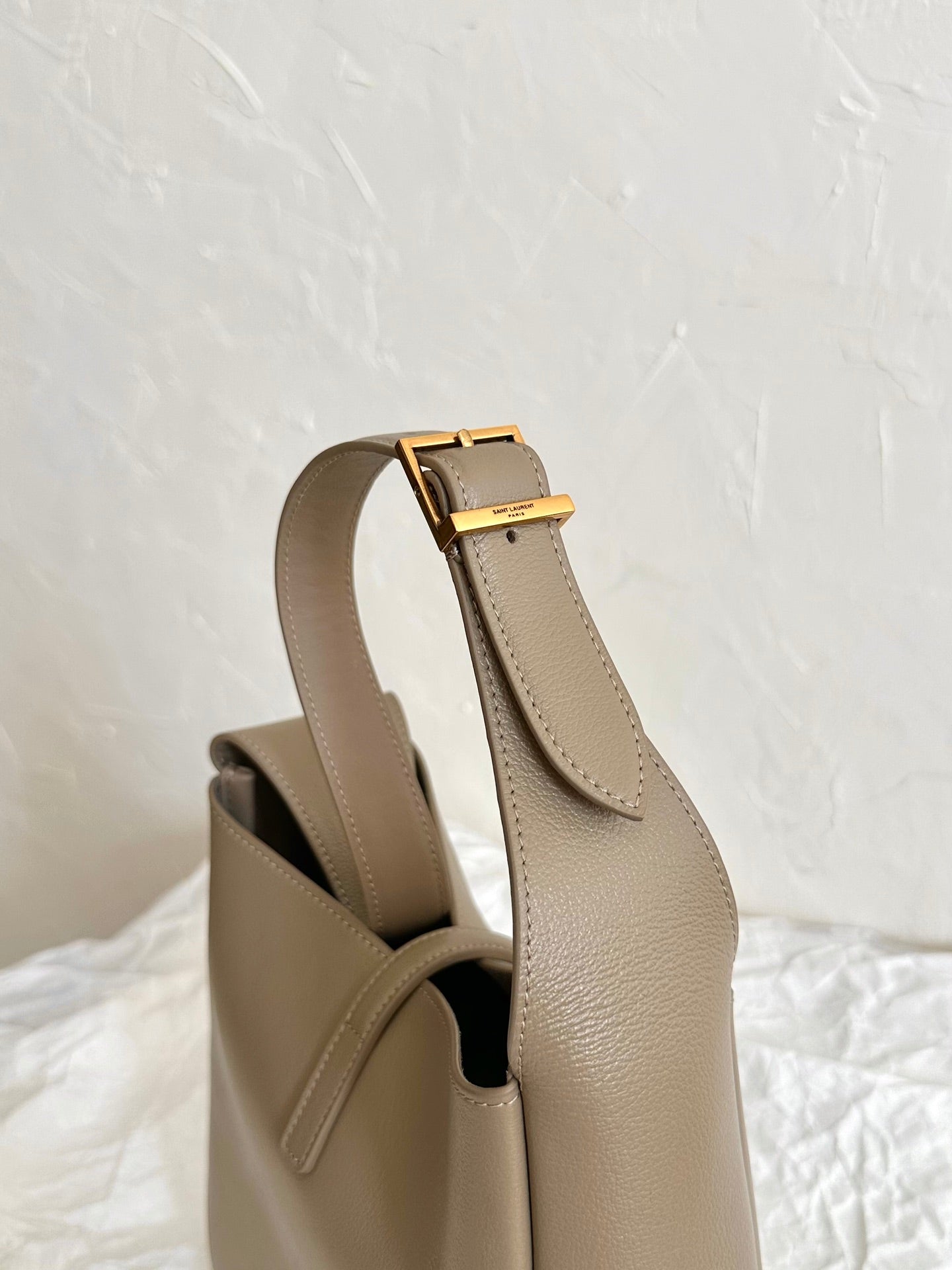 YSL LE5A7 Hobo Shoulder bag(Medium size)