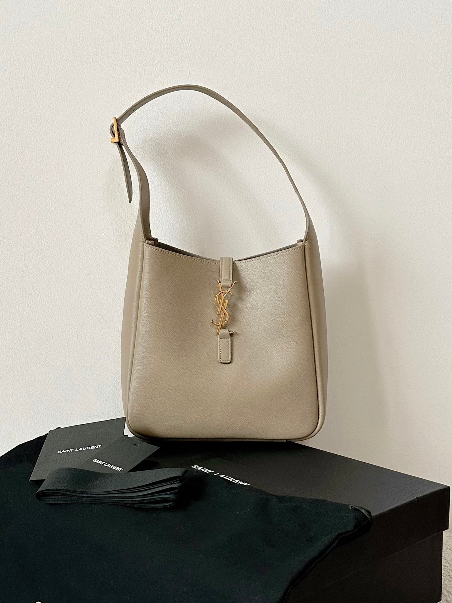 YSL LE5A7 Hobo Shoulder bag(Medium size)