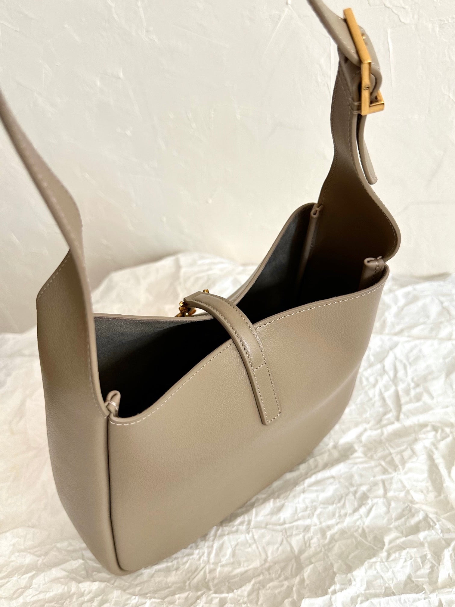 YSL LE5A7 Hobo Shoulder bag(Medium size)