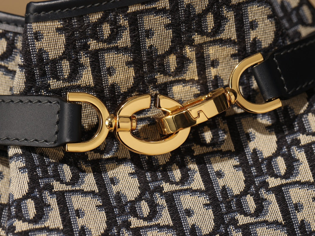 Dior C’est Bucket bag