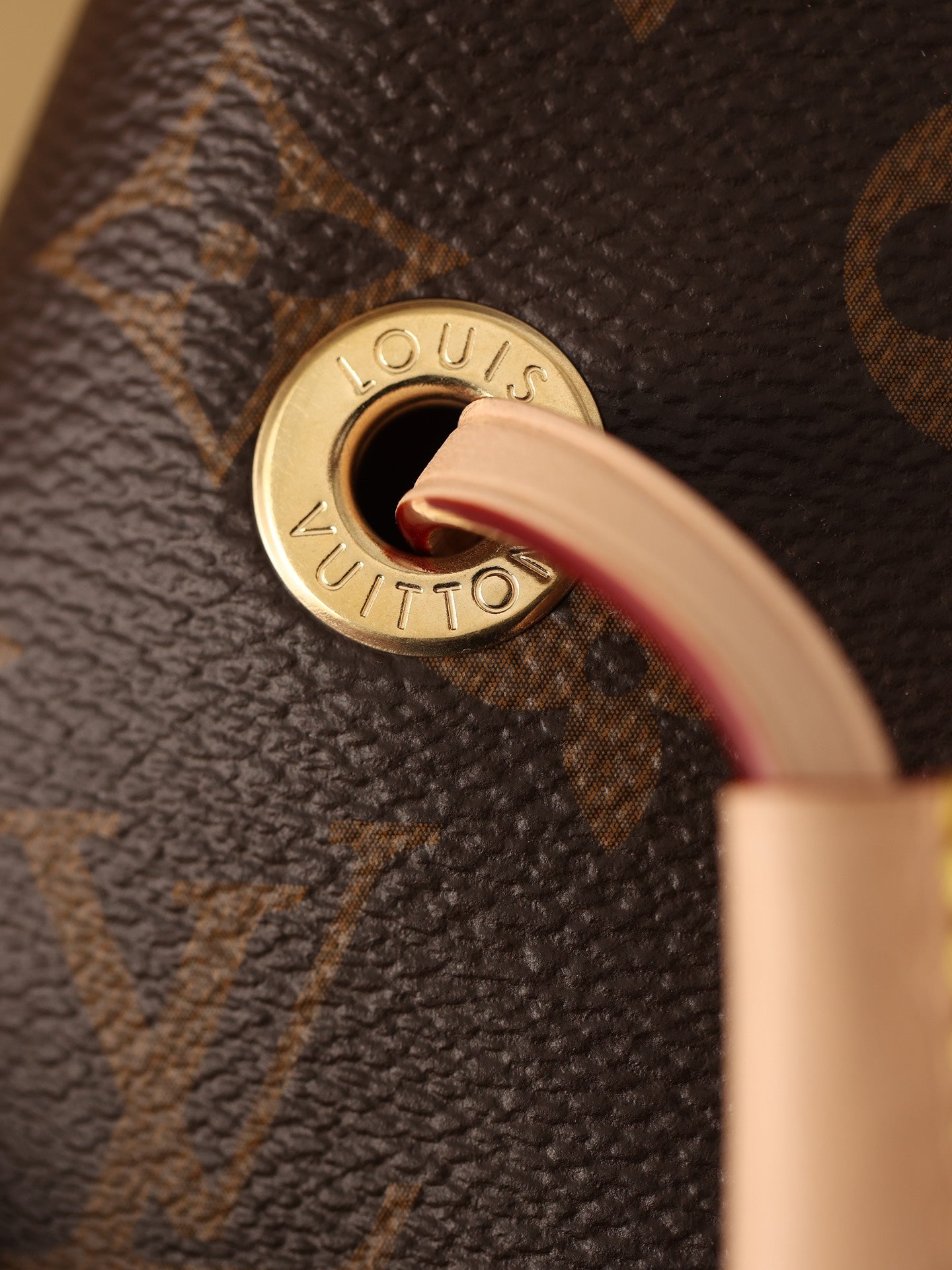 LV NÉONOÉ BB Bucket bag