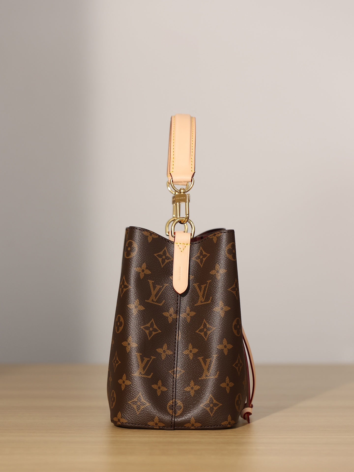 LV NÉONOÉ BB Bucket bag