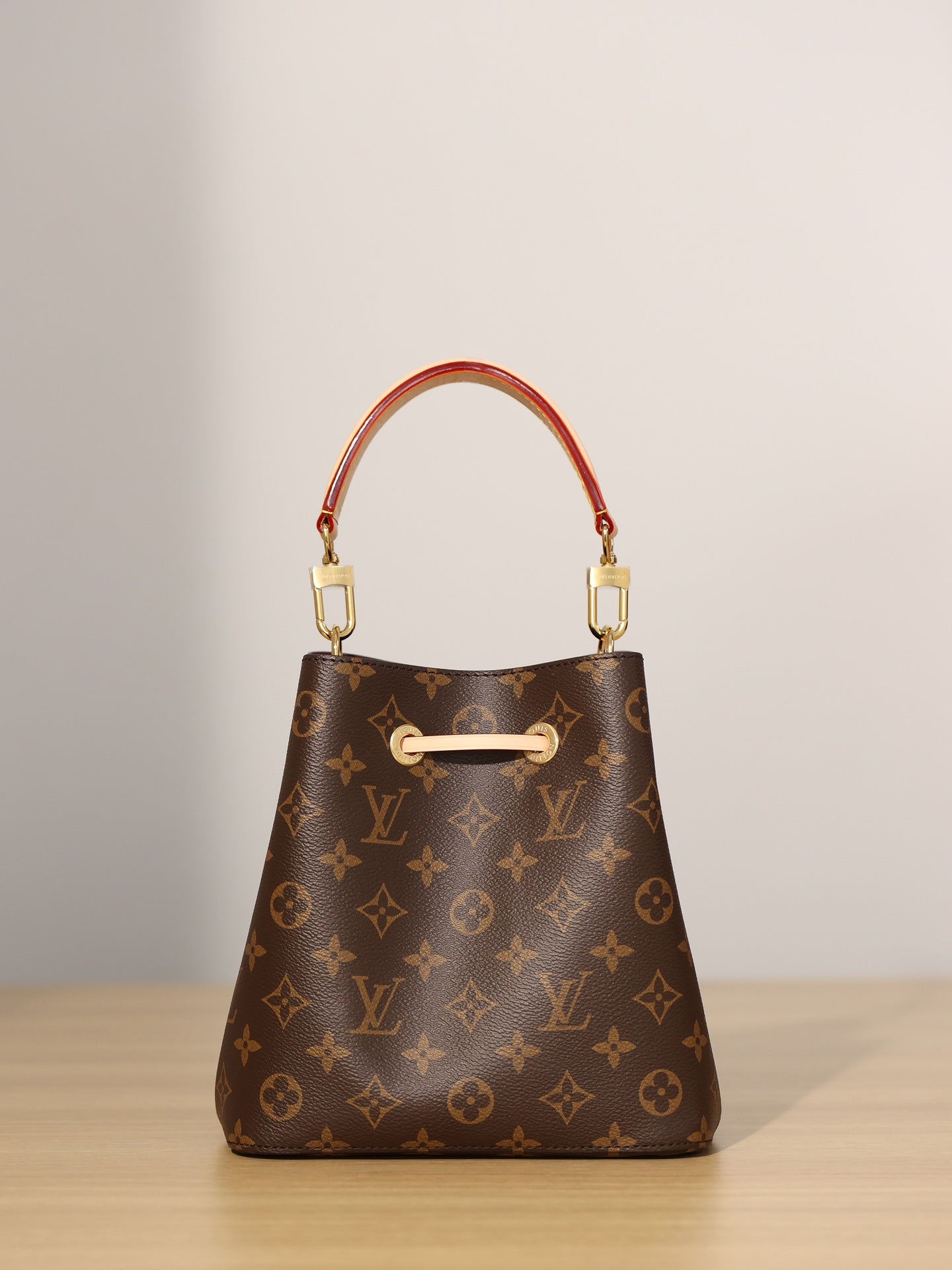 LV NÉONOÉ BB Bucket bag