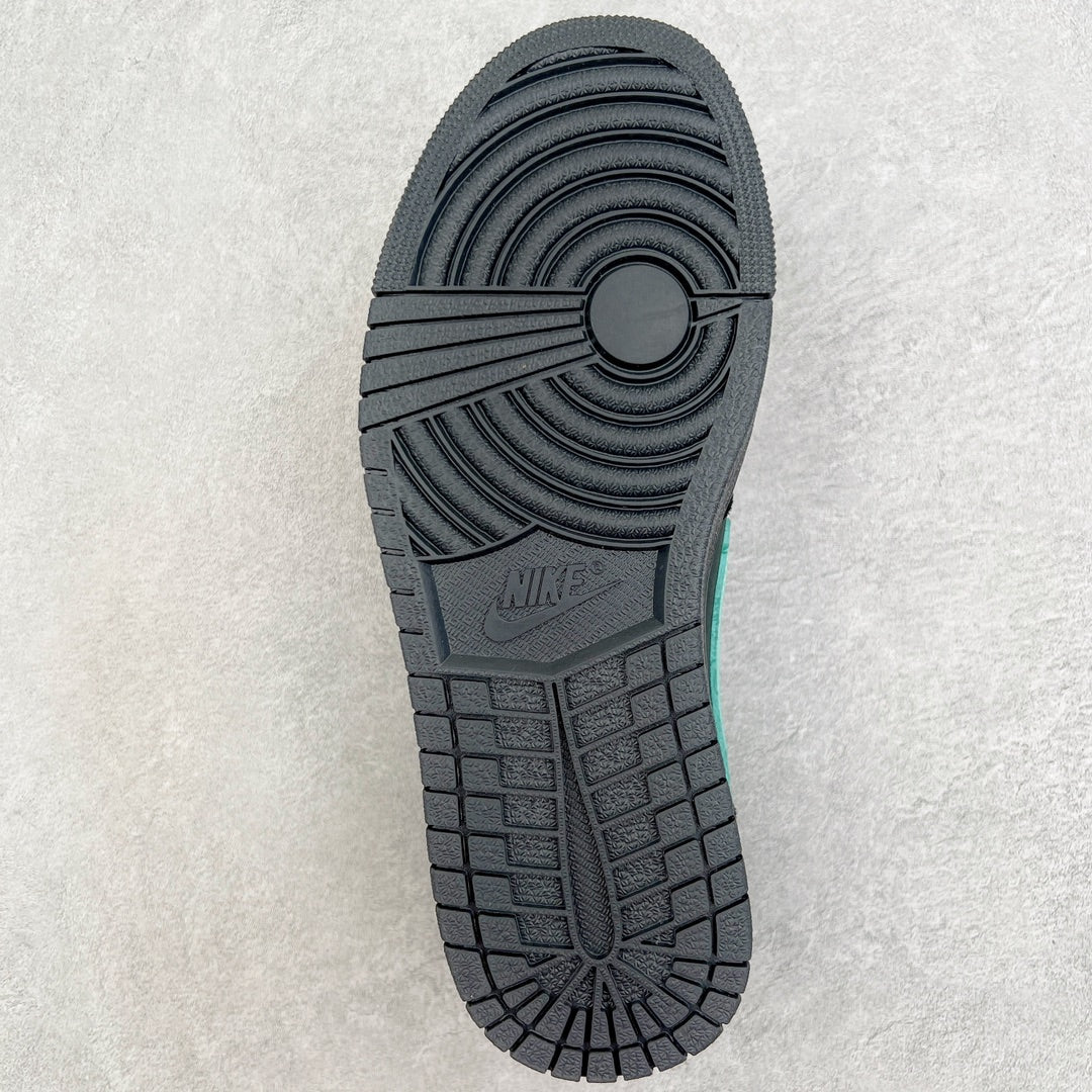 KZ Batch-Air Jordan 1 × Travis Scott “ Tiffany”