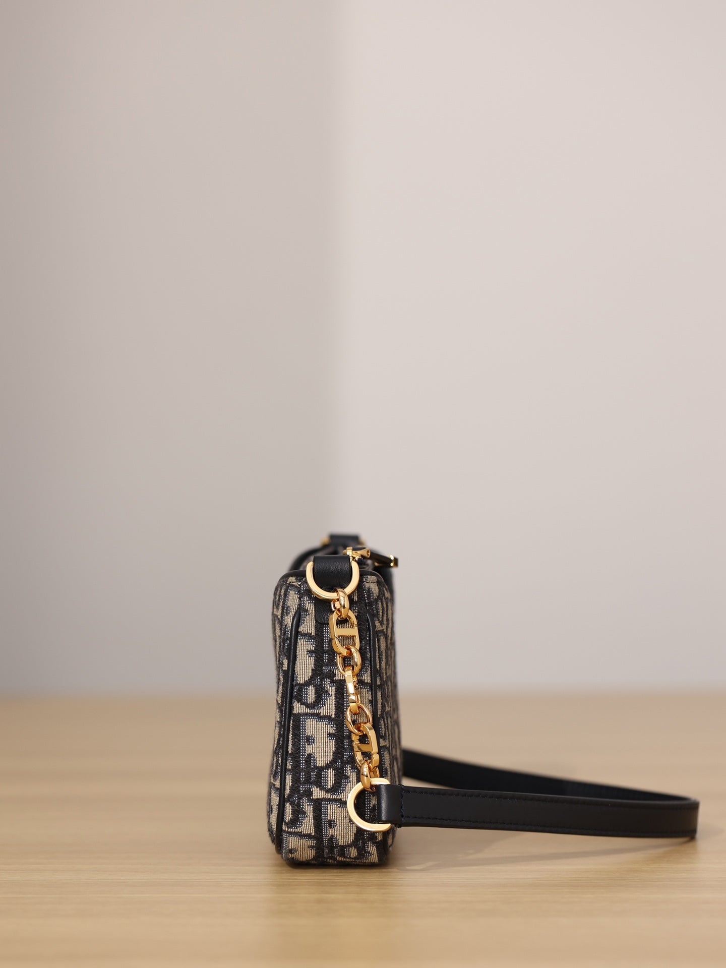 Dior 30 Montaigne Hobo Avenue