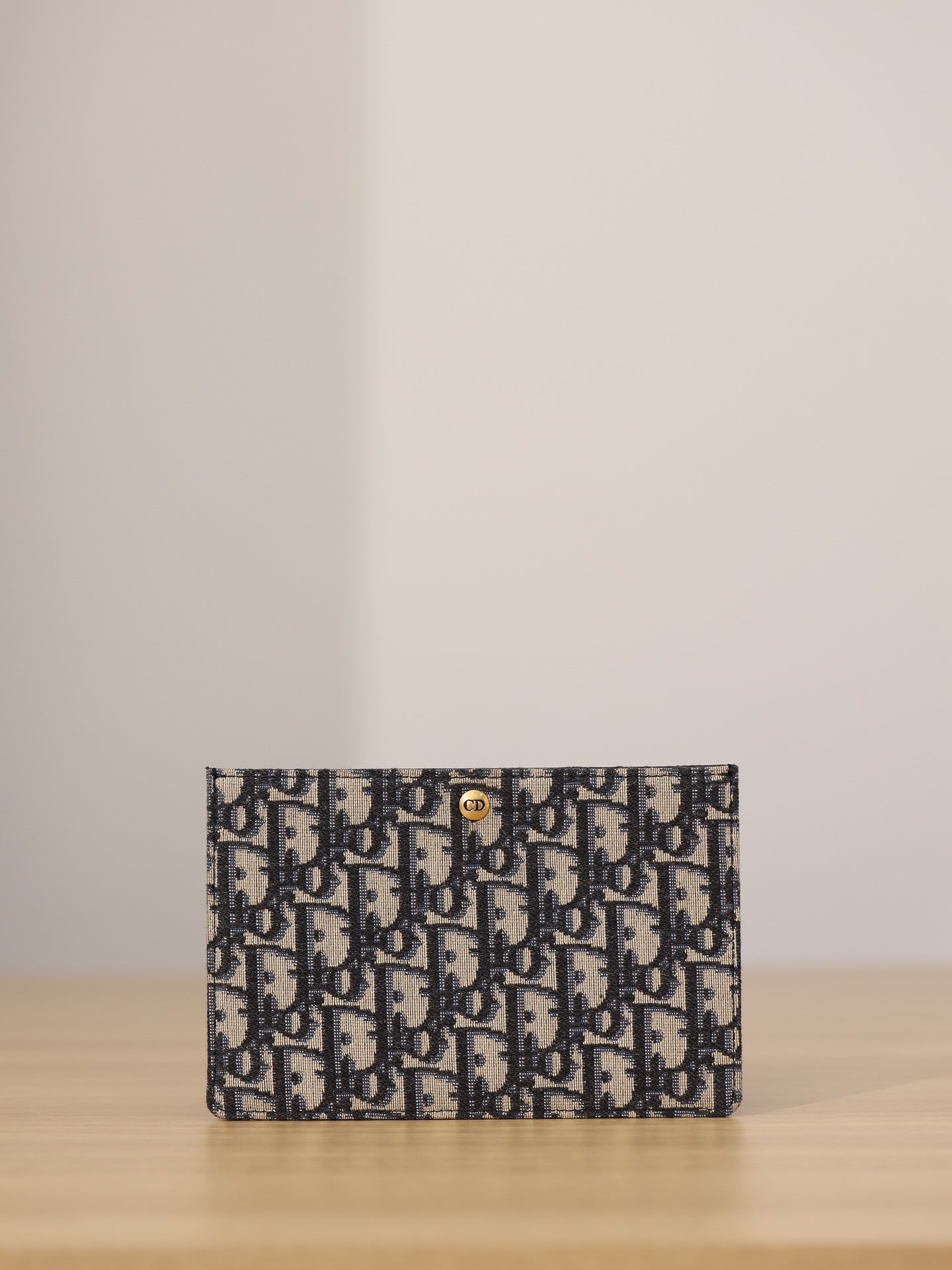 Dior 30 Montaigne Hobo Avenue