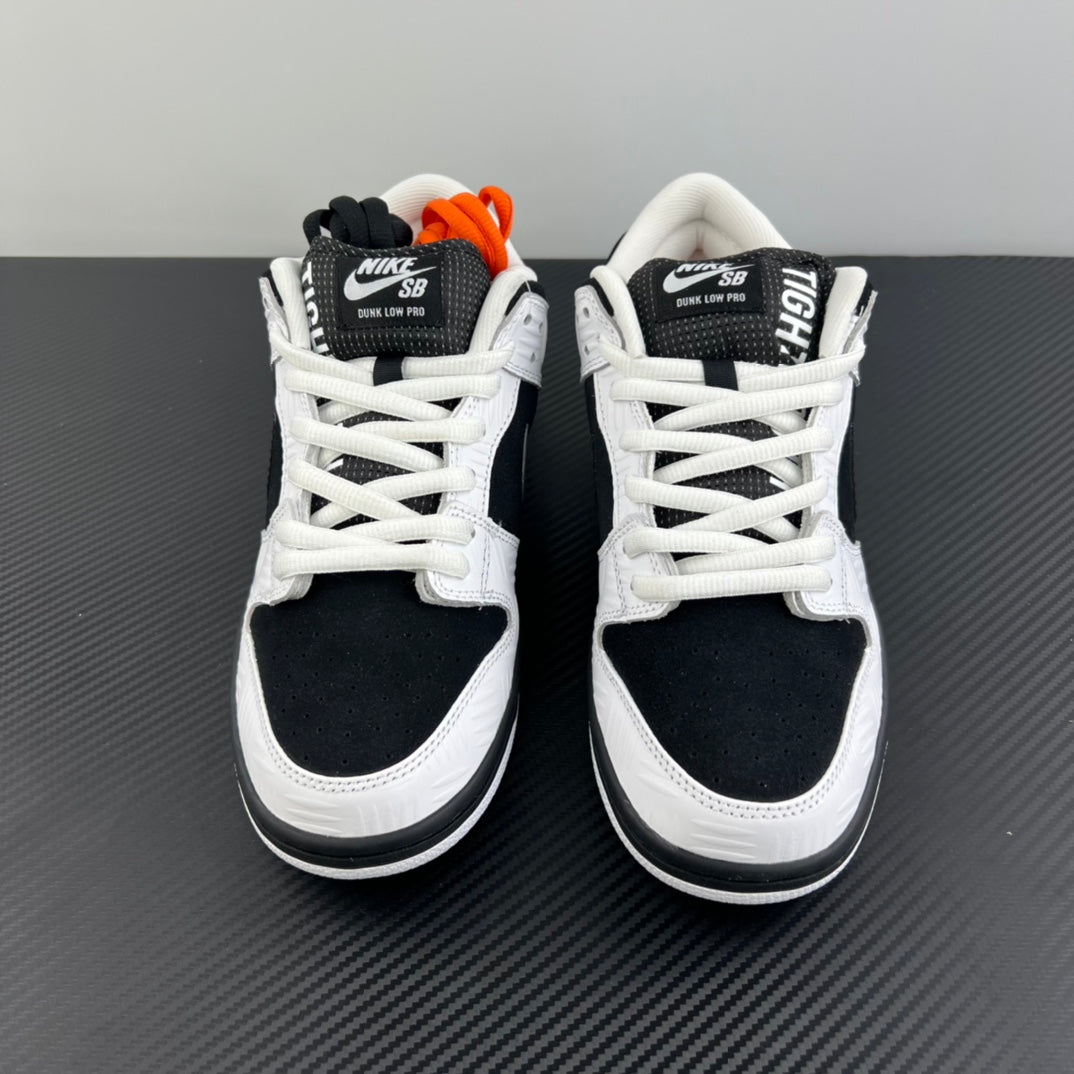 AY Batch-TGHTBOOTH x Dunk SB Low “Black and White”