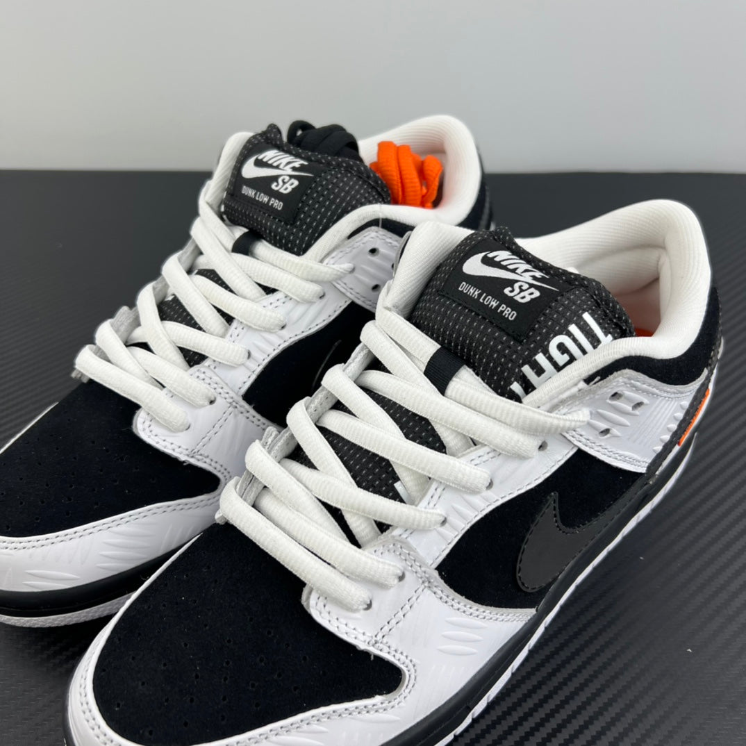 AY Batch-TGHTBOOTH x Dunk SB Low “Black and White”