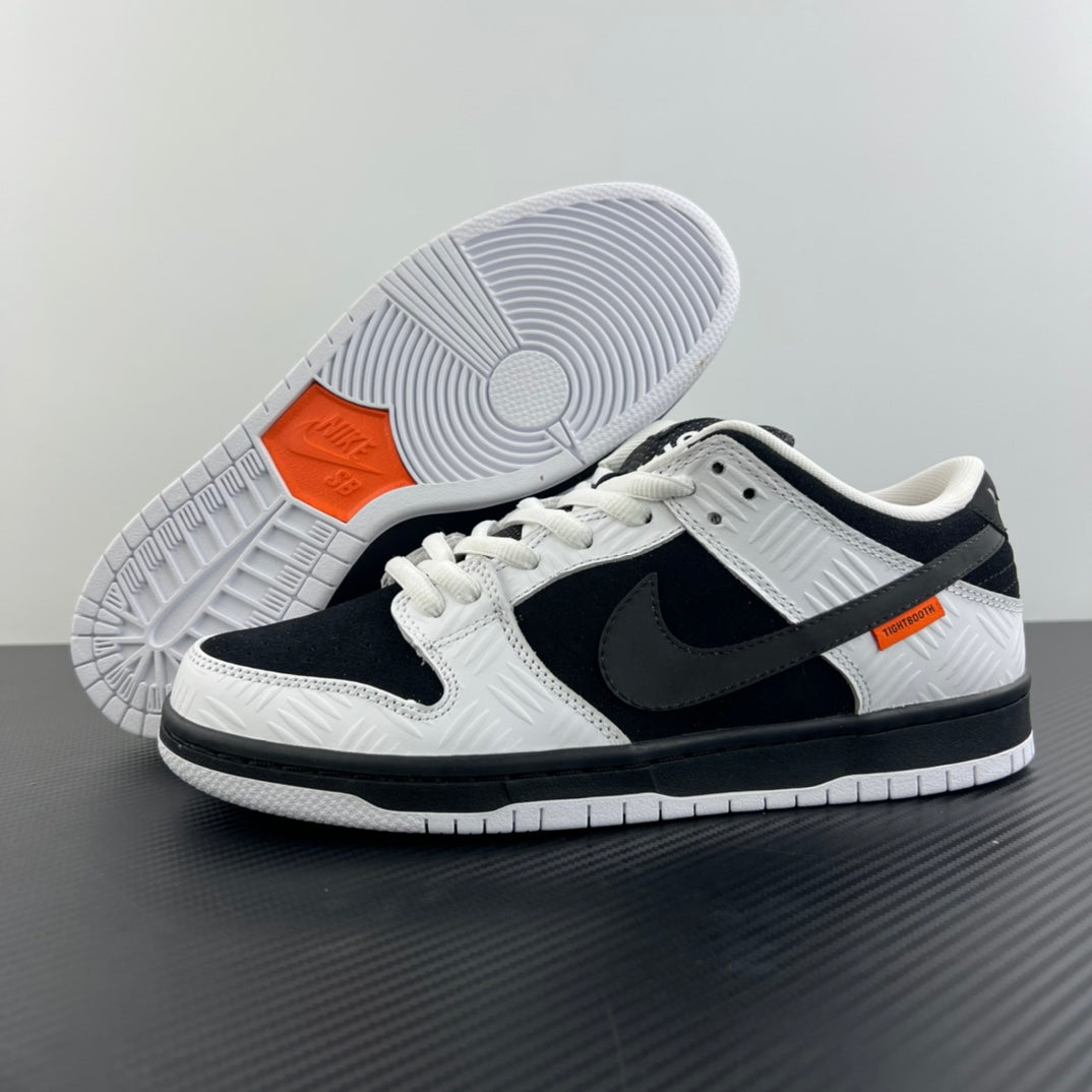 AY Batch-TGHTBOOTH x Dunk SB Low “Black and White”