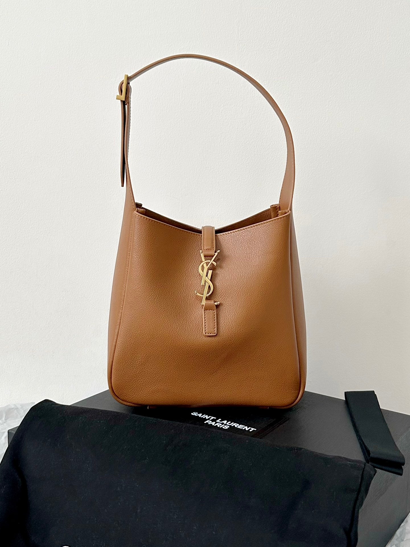 YSL LE5A7 Hobo Shoulder bag(Medium size)