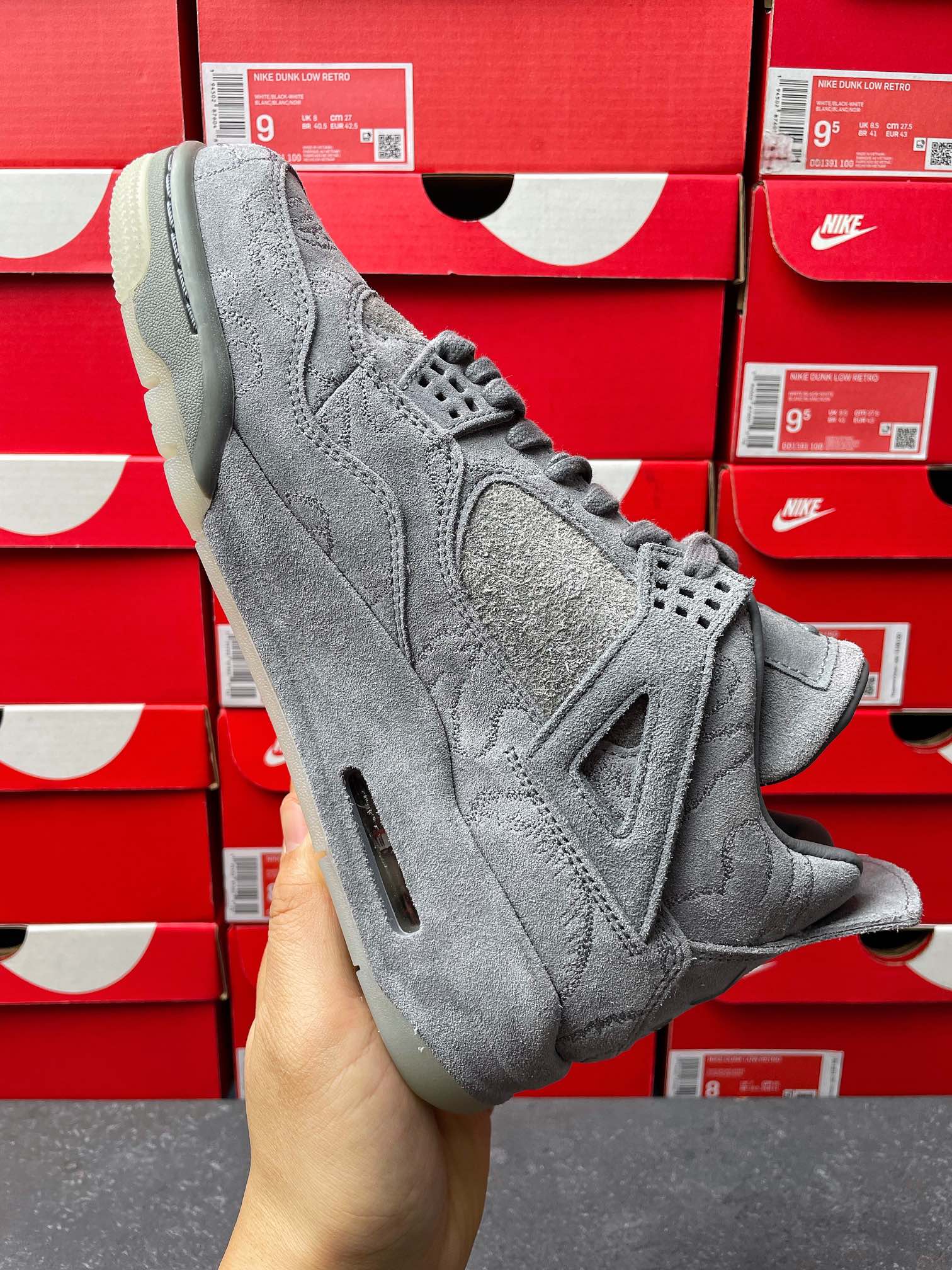 GX Batch-Kaws × Air Jordan 4 Grey