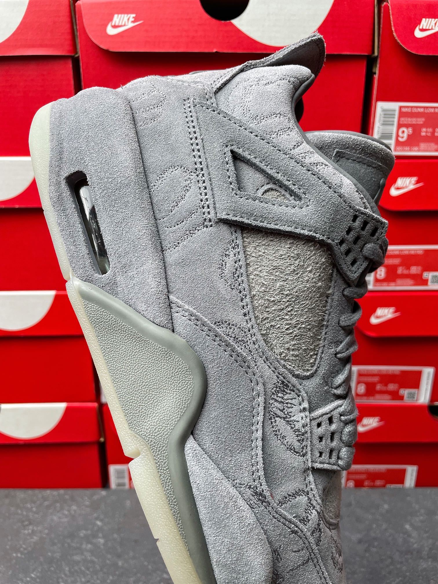GX Batch-Kaws × Air Jordan 4 Grey