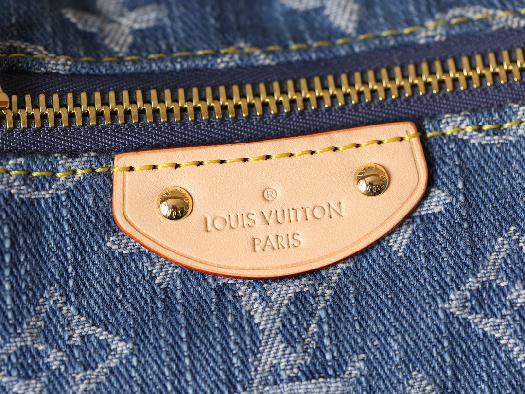 LV Hills Pochette Handbag