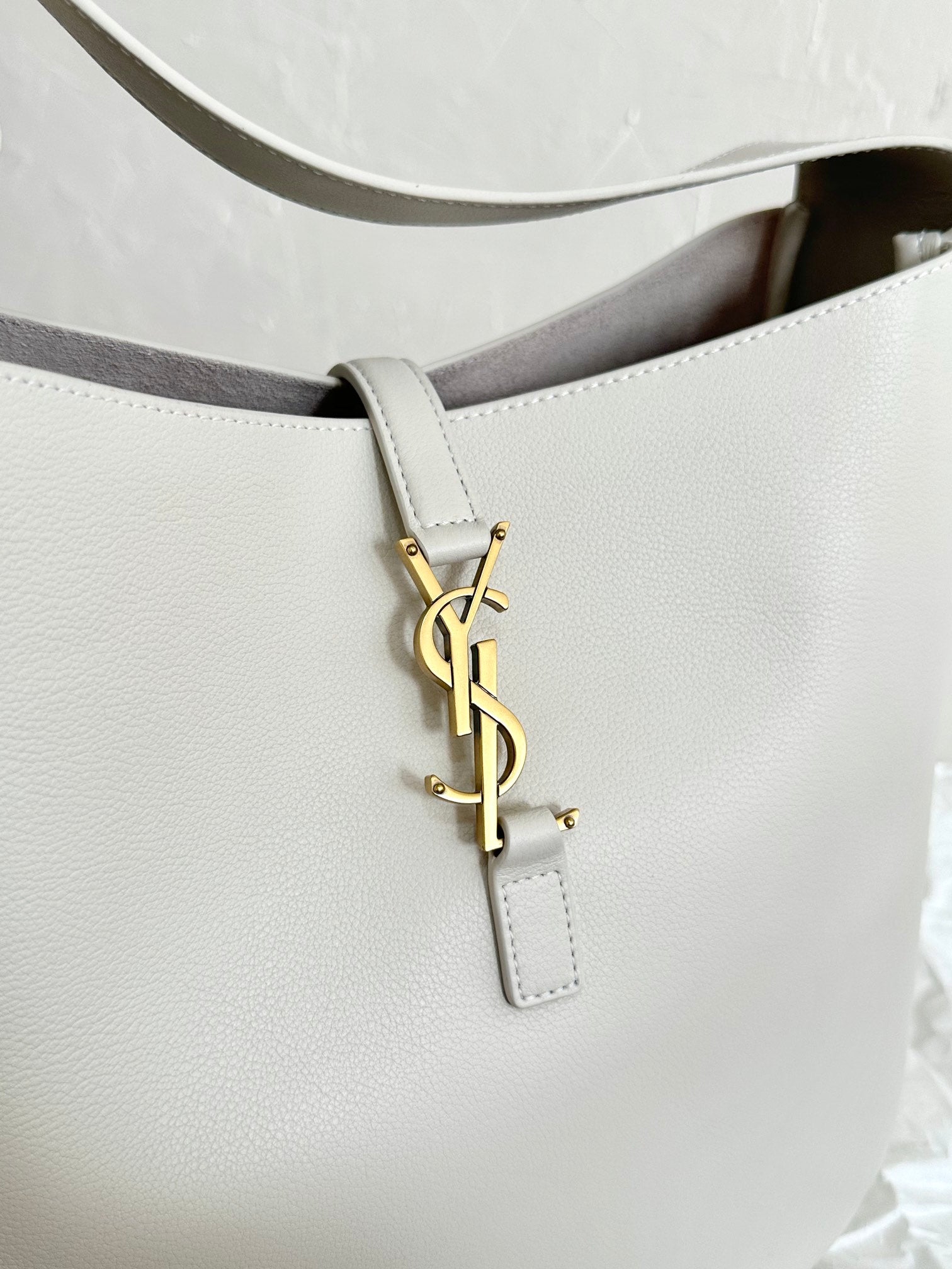 YSL LE5A7 Hobo Shoulder bag