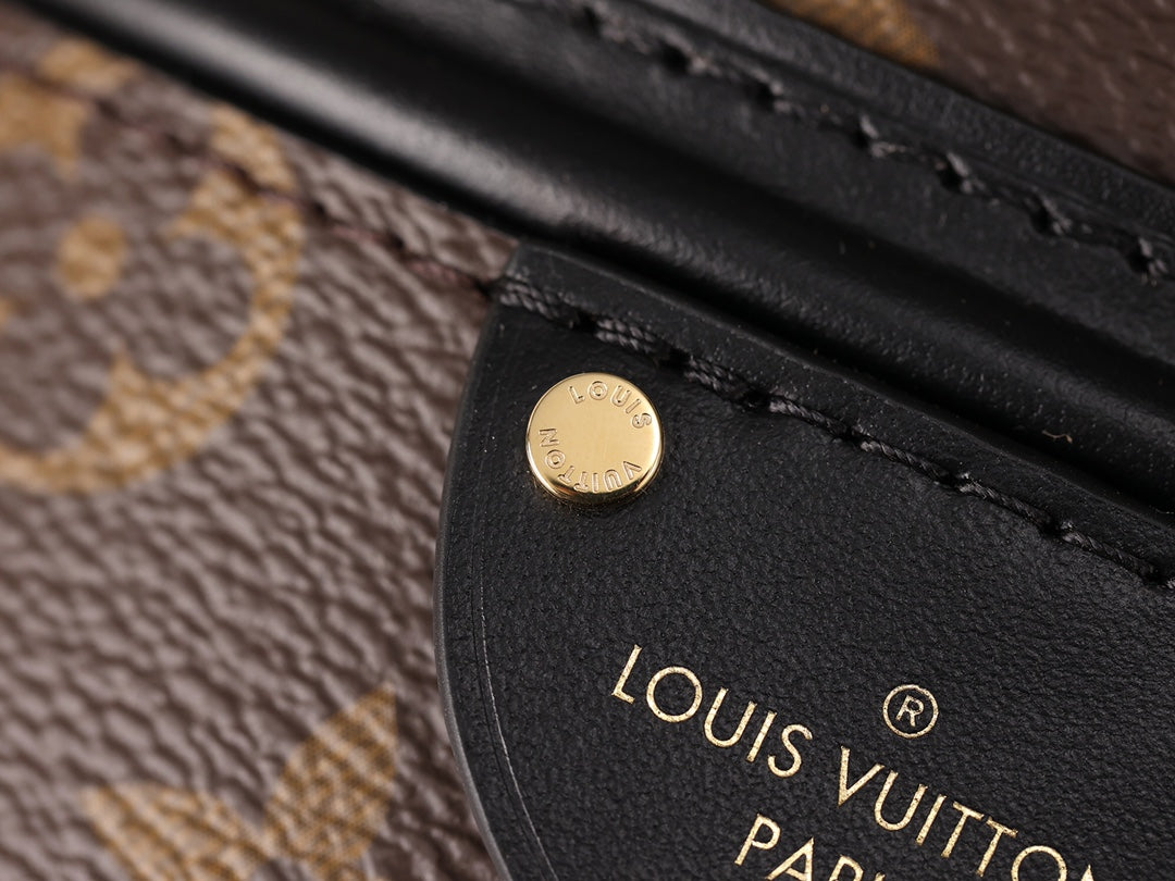 LV Chain bucket bag