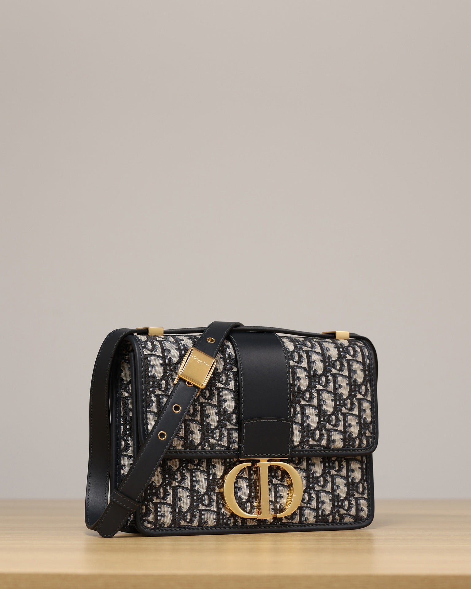 Dior 30 Montaigne Leather belt Box bag