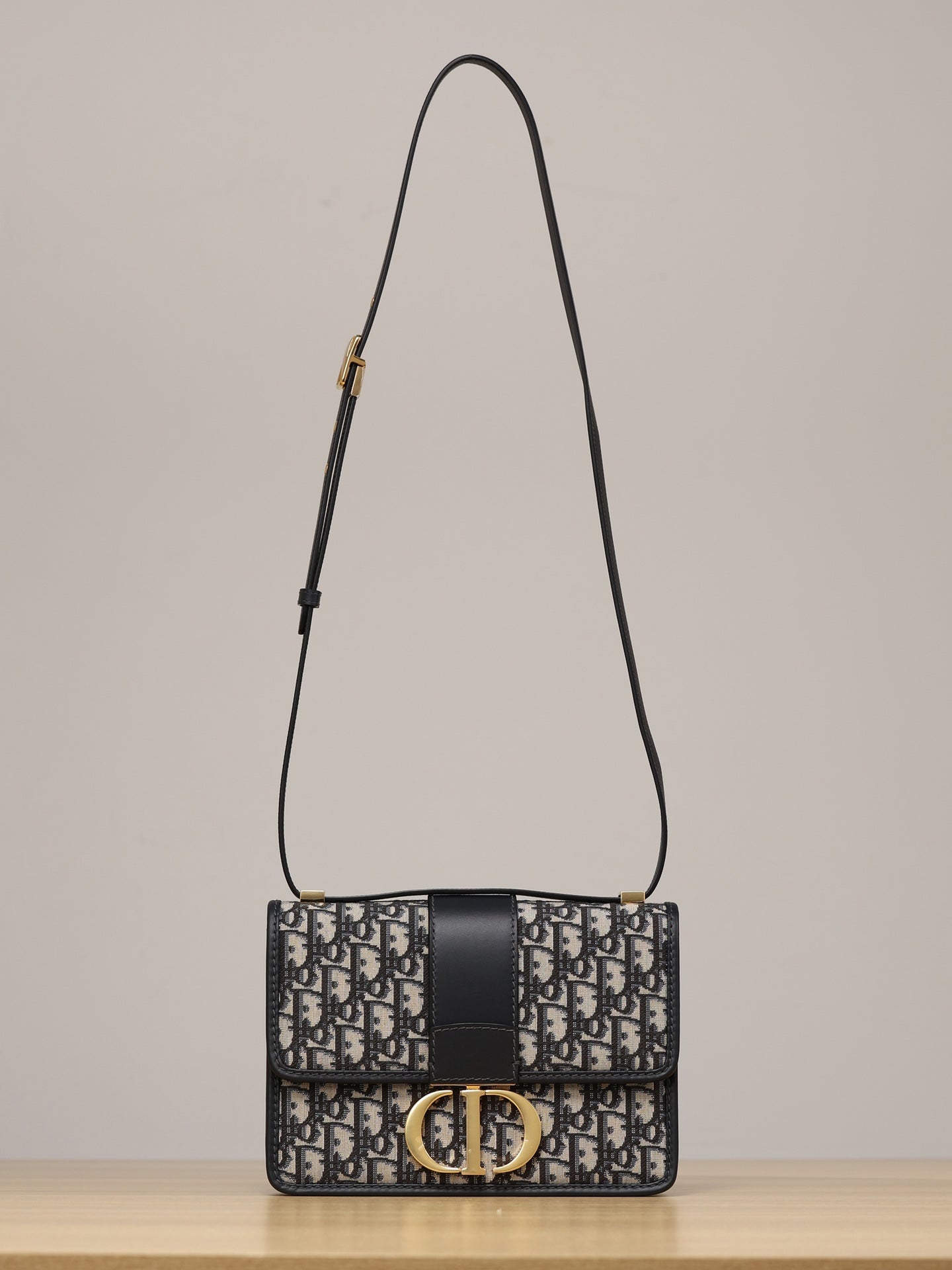 Dior 30 Montaigne Leather belt Box bag