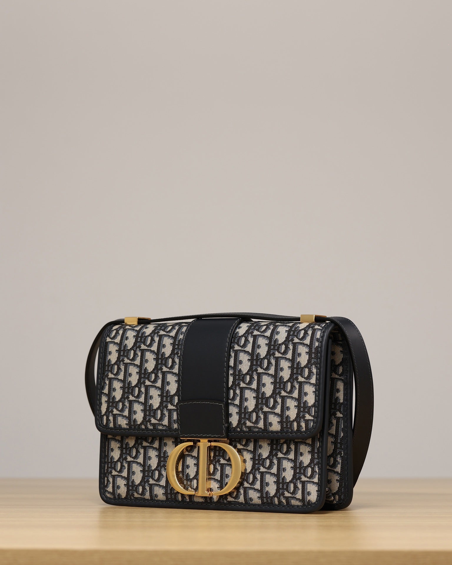 Dior 30 Montaigne Leather belt Box bag