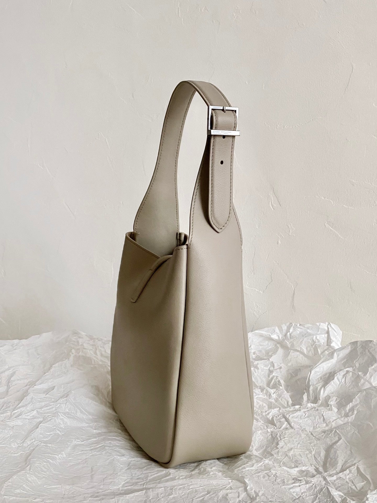 YSL LE5A7 Hobo Shoulder bag(Medium size)