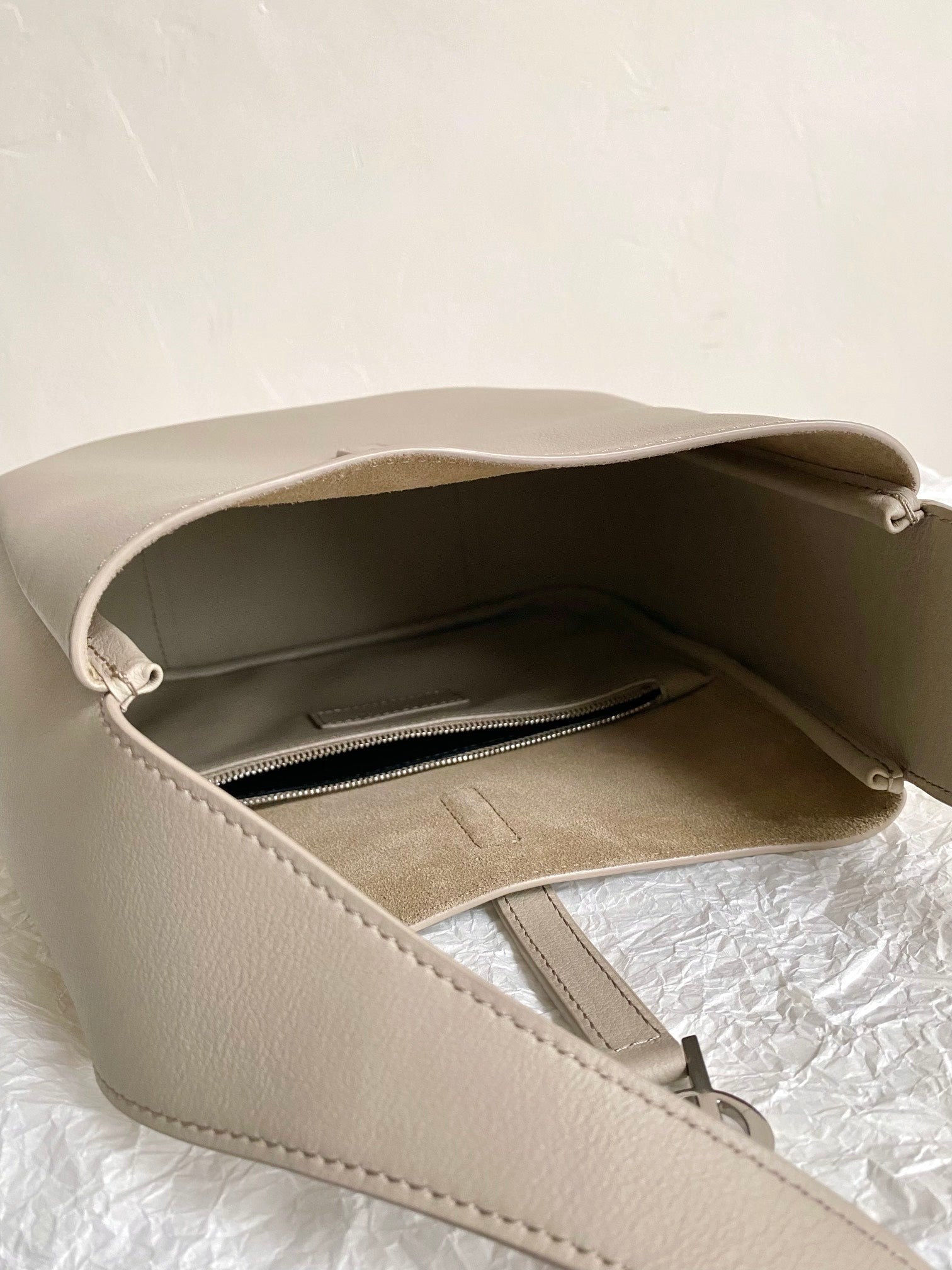 YSL LE5A7 Hobo Shoulder bag(Medium size)