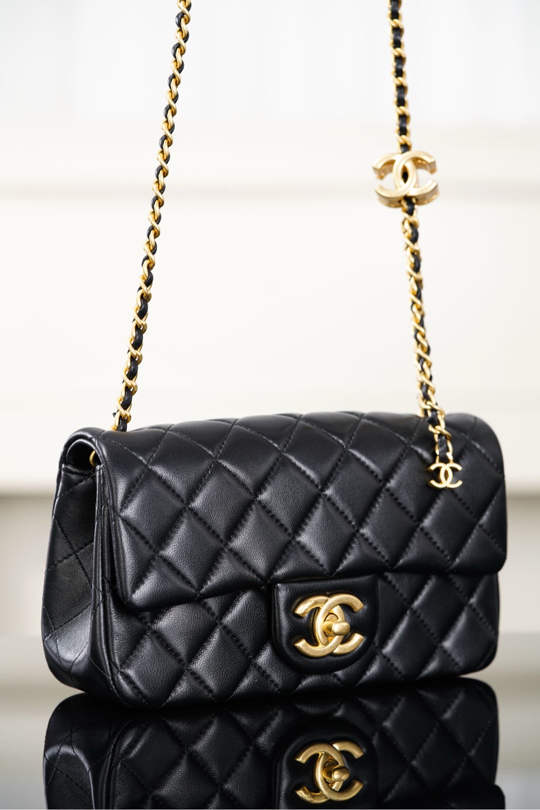 Chanel 25B Crossbody shoulder bag