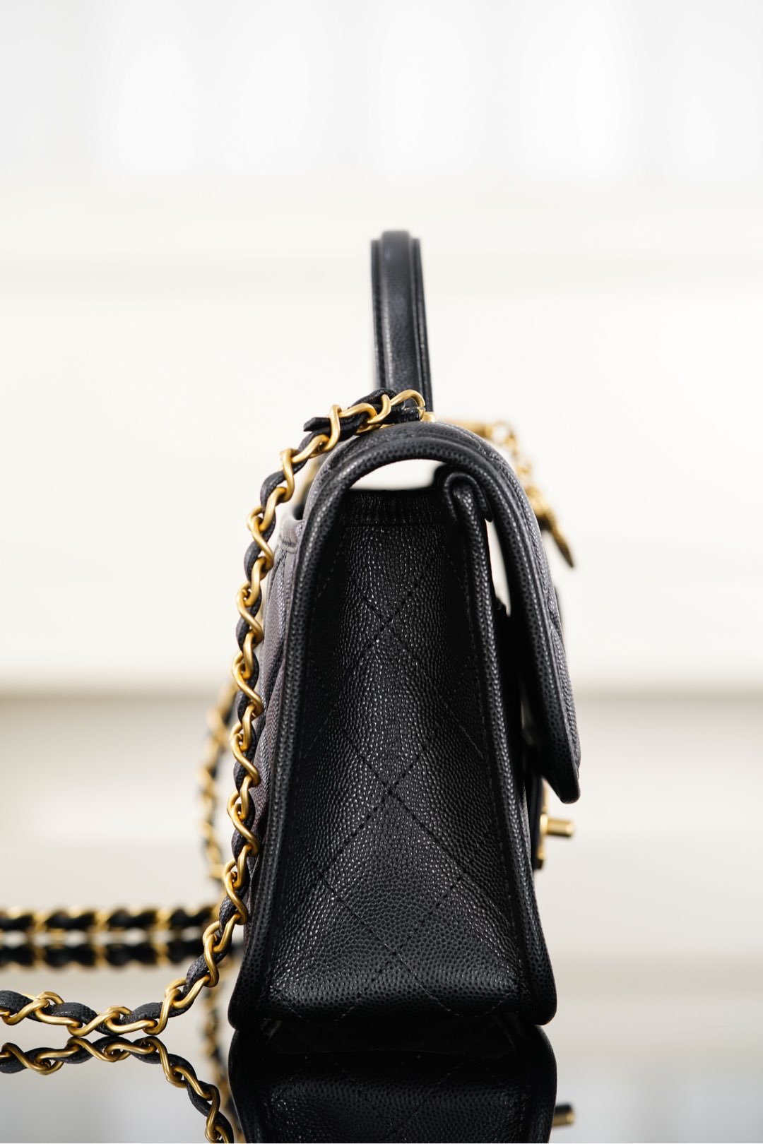 Chanel 25B Four-leaf clover messenger bag