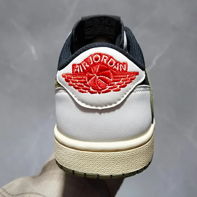 XC Batch-Air Jordan 1 × Travis Scott “Olives”