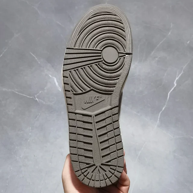 XC Batch-Air Jordan 1 × Travis Scott “Reverse Mocha”