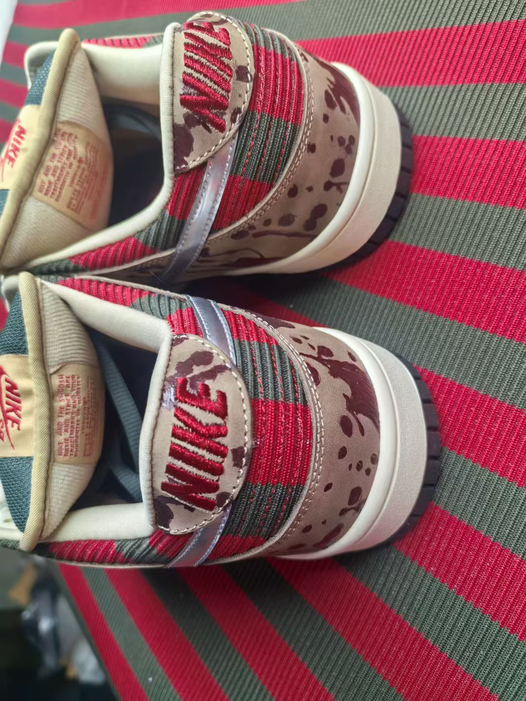 independent batch-Nike SB Dunk “Freddy Krueger”