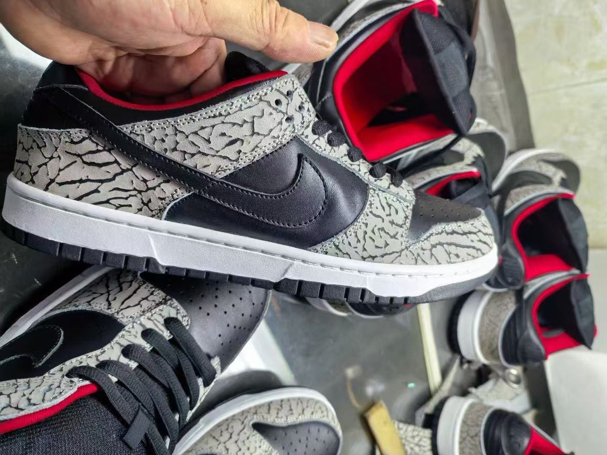 independent batch-Supreme × Dunk SB Black cement