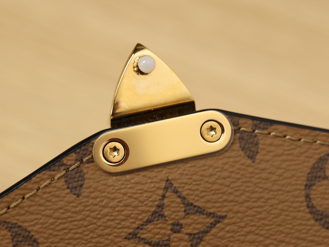 LV Pochette Metis Messenger bag