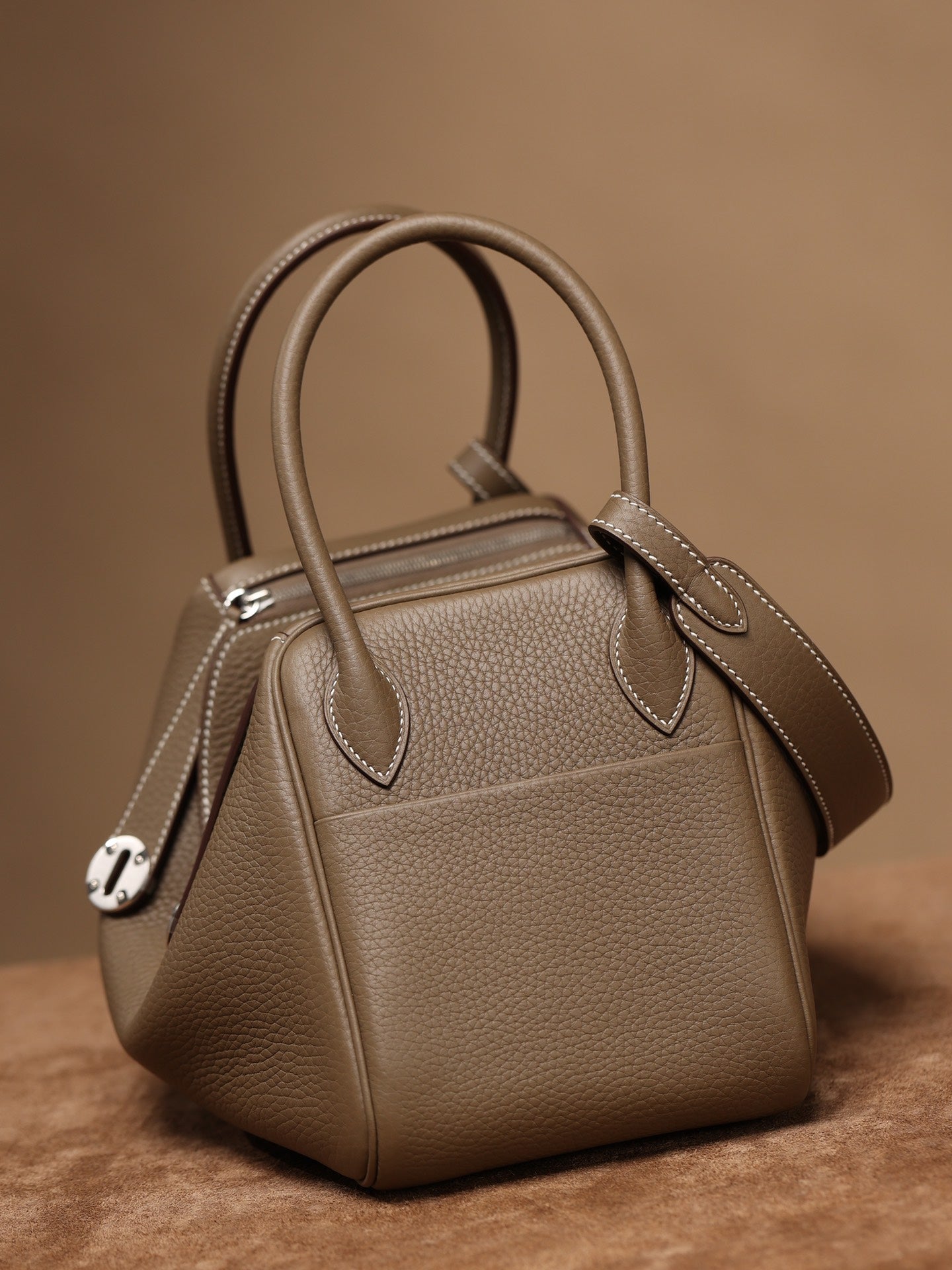 Hermès Lindy 26 Shoulder bag