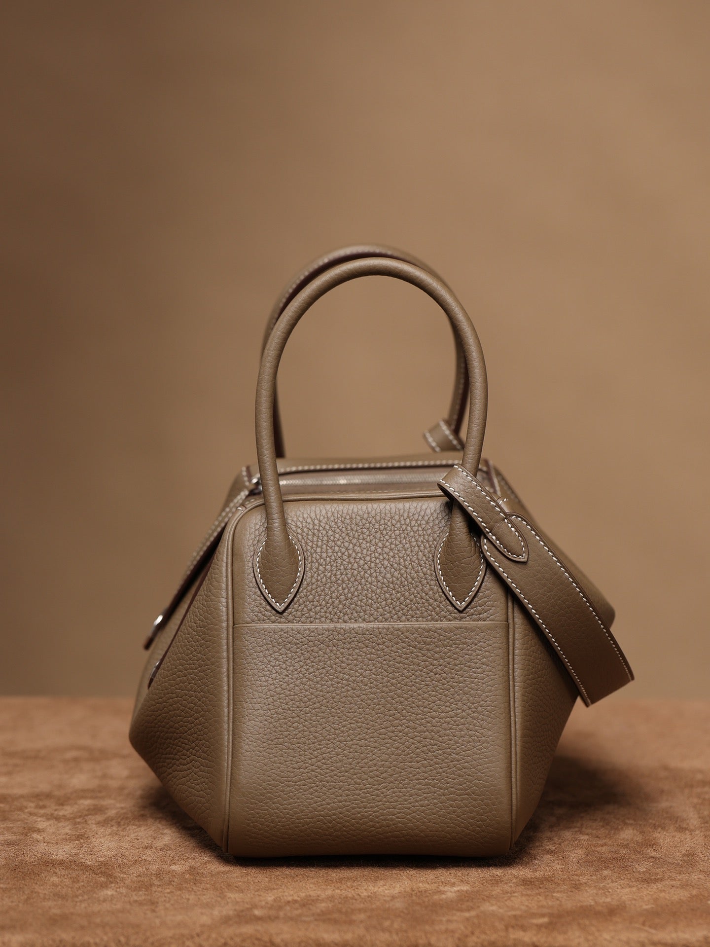Hermès Lindy 26 Shoulder bag