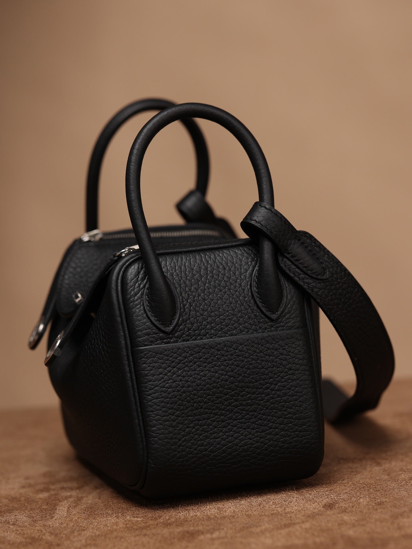 Hermès Lindy Mini 19 Shoulder bag